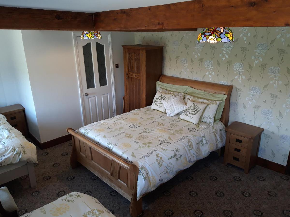 Upper Eyton Bed & Breakfast *